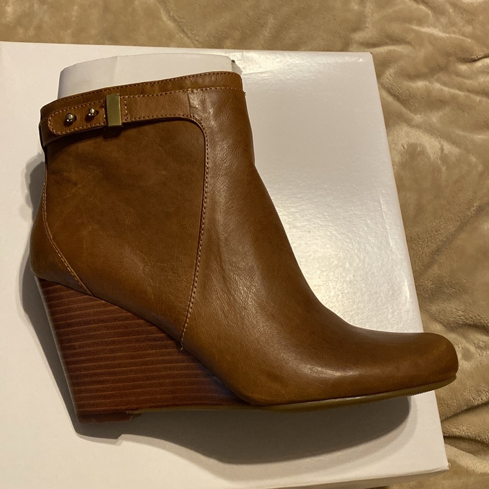 Isaac Mizrahi Vicky Leather Wedge Ankle Boot / Bootie NEW - Picture 2 of 9